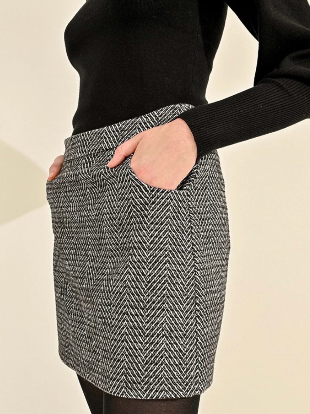 LOFT Black and White Chevron Pencil Skirt